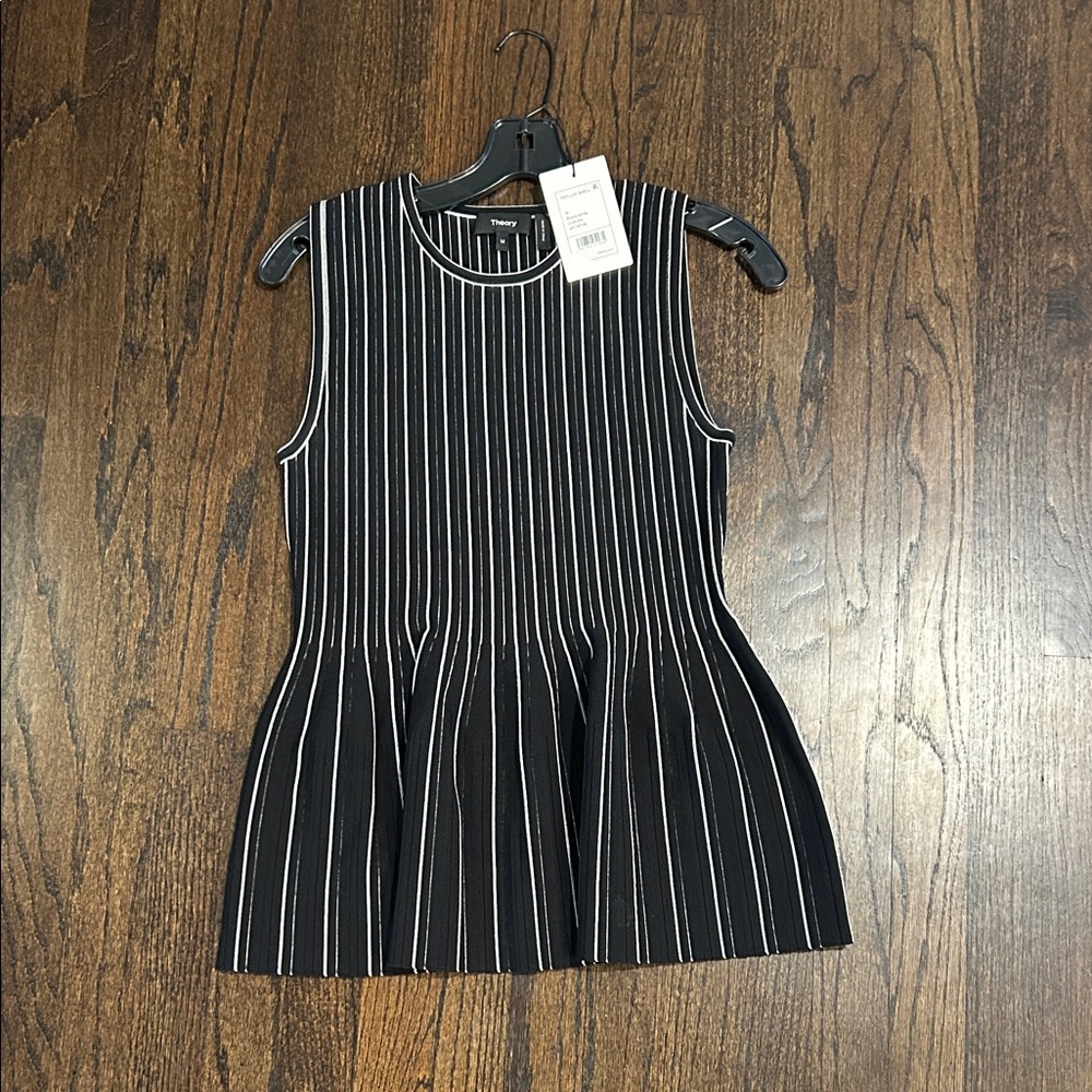 NWT Theory Women’s Black and White Striped Sleeveless Blouse Size Medium